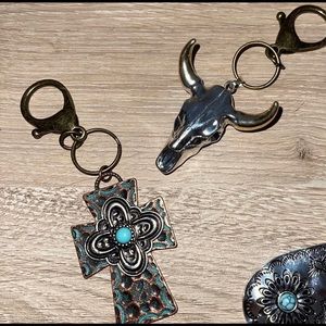 Bull skull and cross keychain